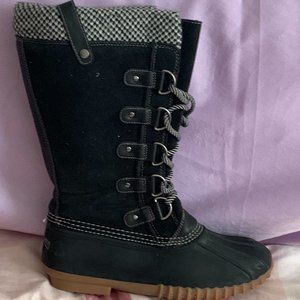 Black Lace-Up Snow Boots